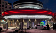 特斯拉首家复古主题餐厅即将开业：车主能吃饭、充电还能看电影