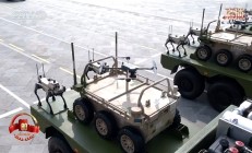 
        		机器狼亮相九三阅兵：最多负重20公斤 30秒极速换电池 !	